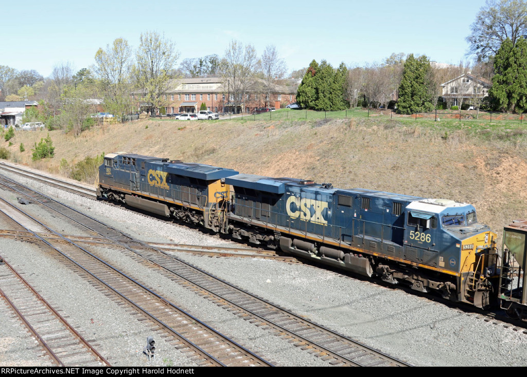 CSX 862 & 5286 lead train L619-08 across Boylan Jct